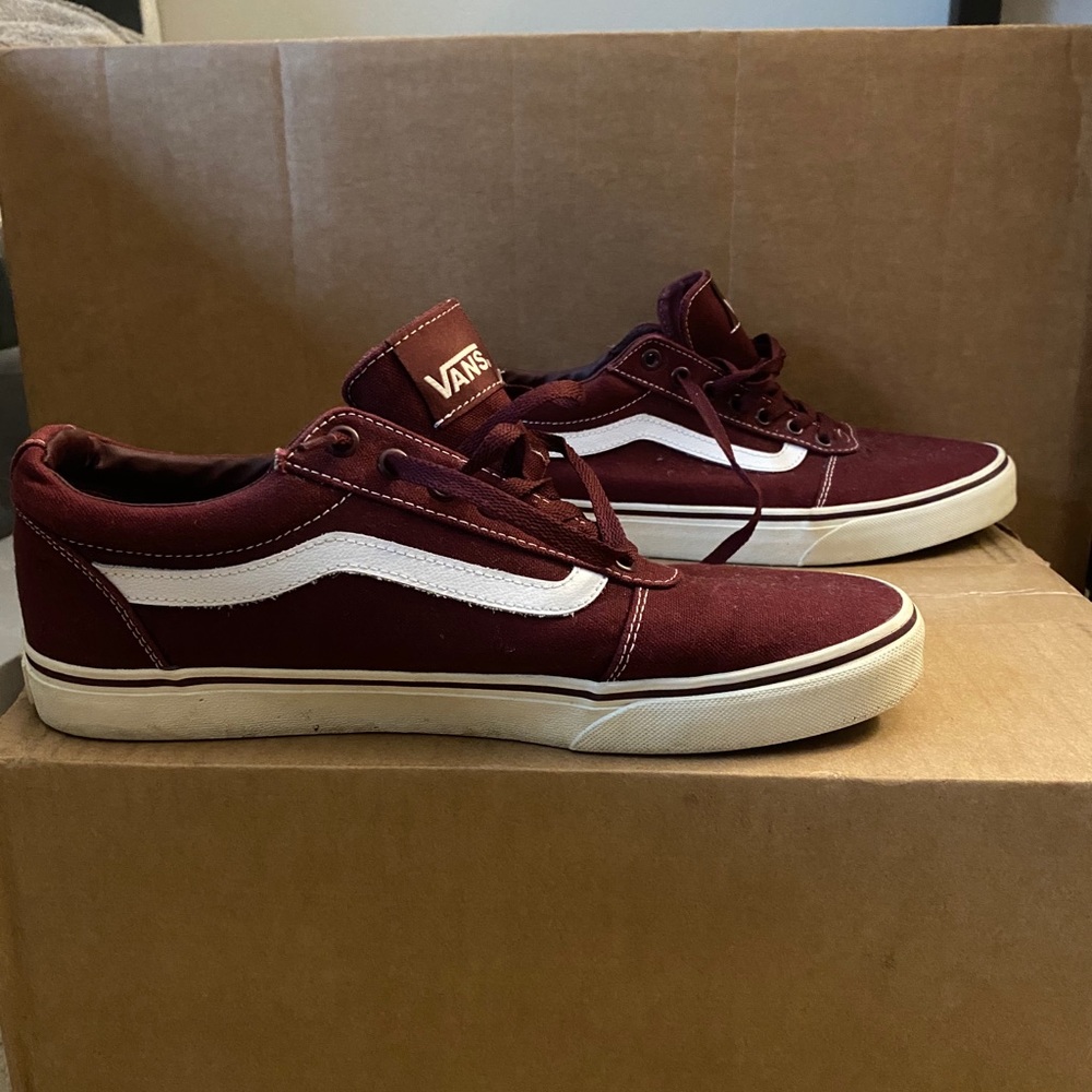 Old Skool burgundy vans